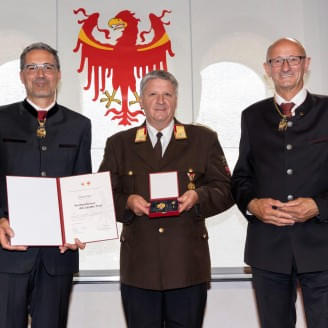 Verleihung-Verdienstkreuz-fuer-Johann-Papp