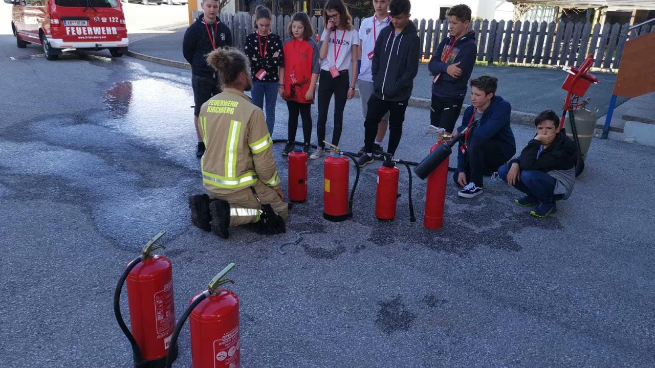 1_besuch_mittelschulen_20190430_6.jpg