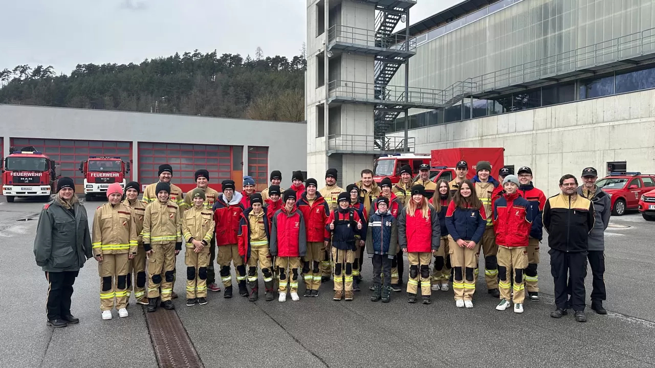 20250215_feuerwehrjugend_besucht_lfs_1.jpg