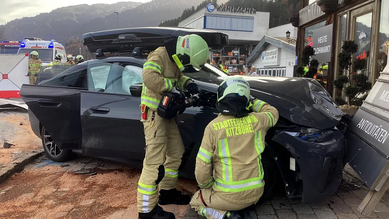 2025_11_15_verkehrsunfall_kitz_1_4.jpg