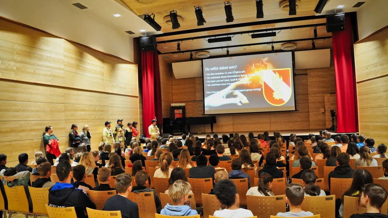 besuch_mittelschulen_20190430_9.jpg