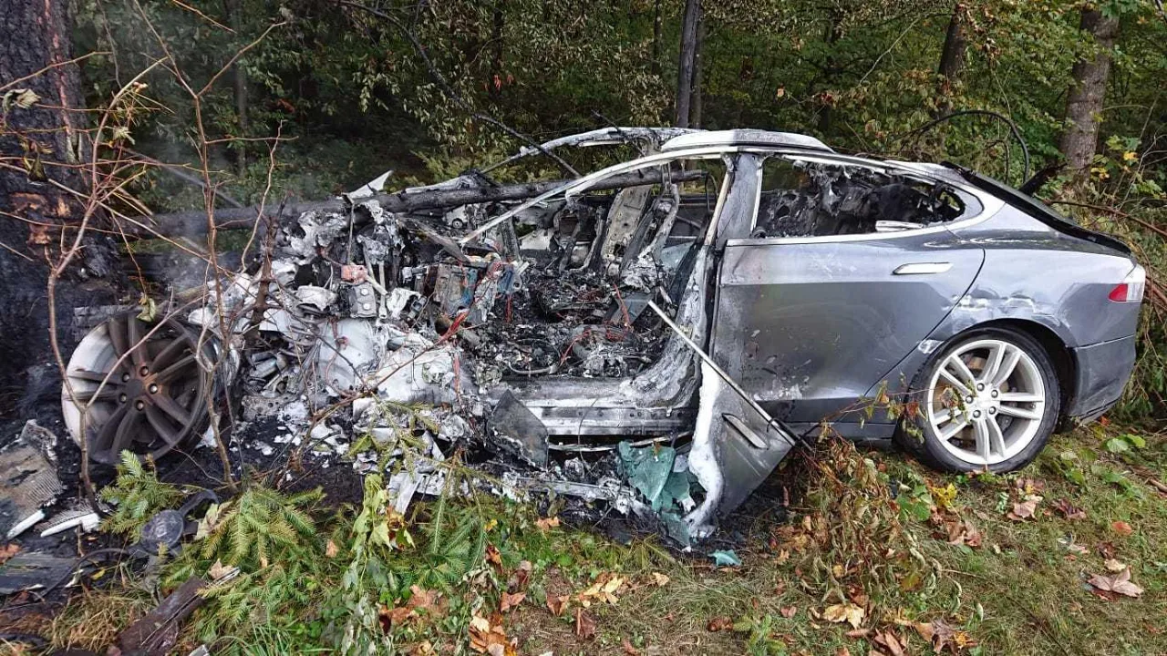 brand_tesla_kssen_20191004_2.jpg