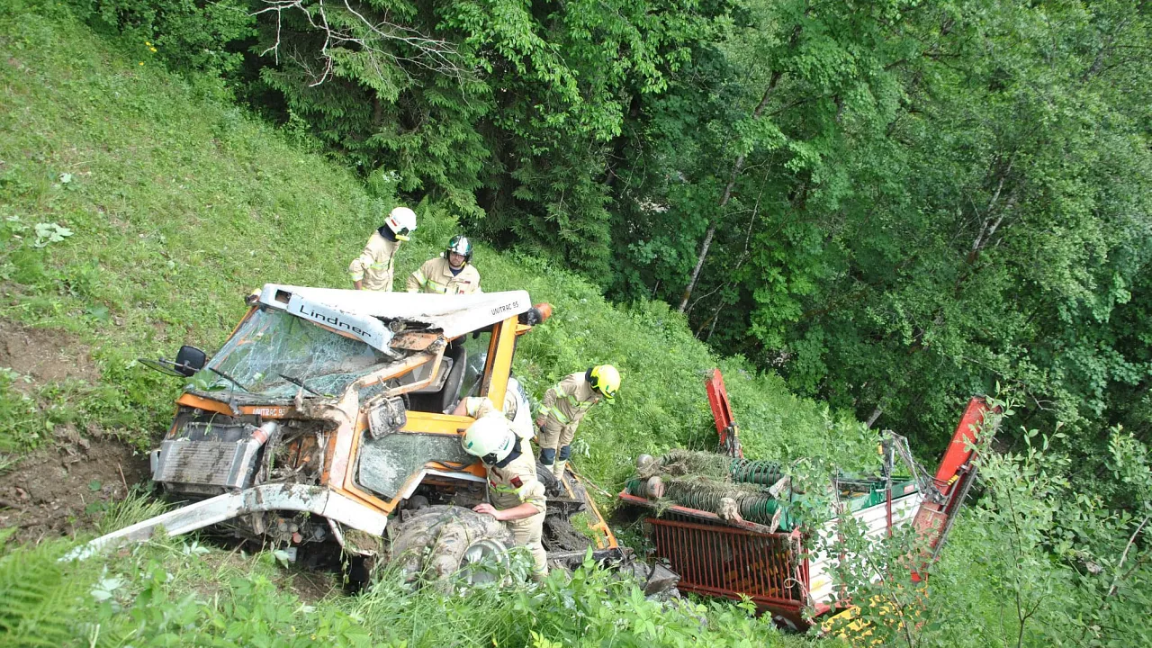 fahrzeugabsturz_kitz_09.06.2017_2.jpg