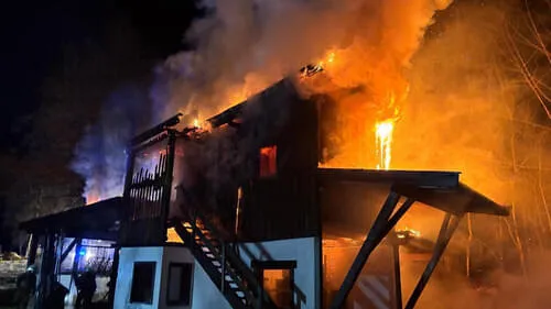 Brand-einer-Huette-in-Fieberbrunn
