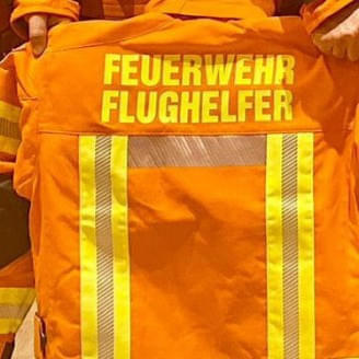 Neue-Einsatzjacken-fuer-Flugdienst