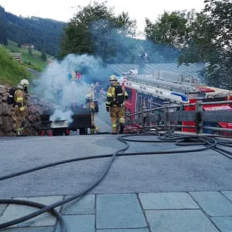 Rauchender-Photovoltaik-Akku-in-Brixen-