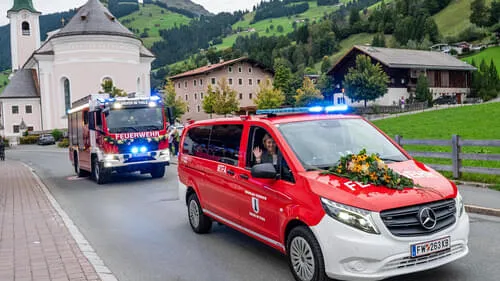 Fahrzeugsegnung-der-Feuerwehr-Brixen-im-Thale